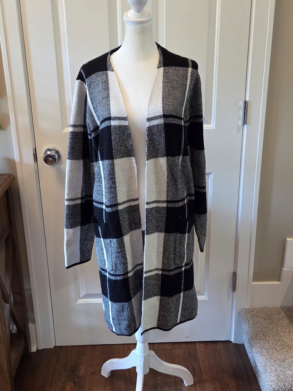 Apt 9 Shacket Cardigan Womens Size M Plaid Black Pockets Sweater Coat Open Front